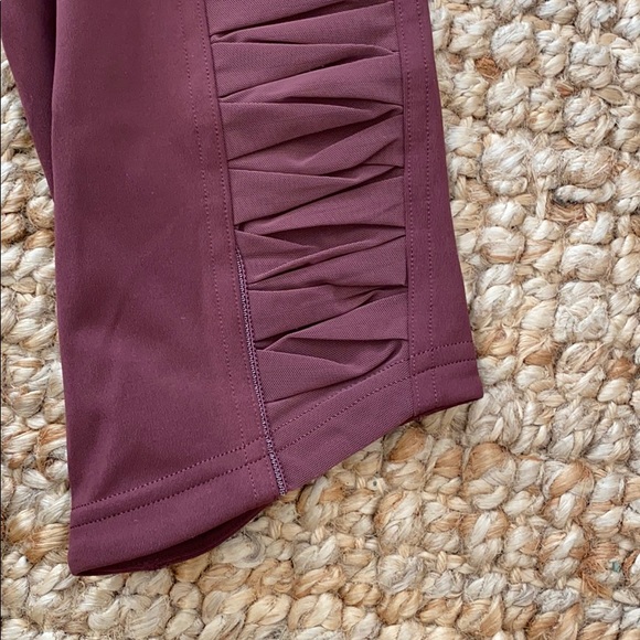 Lululemon sharp turns crop 17” redwood 4 - Picture 5 of 9